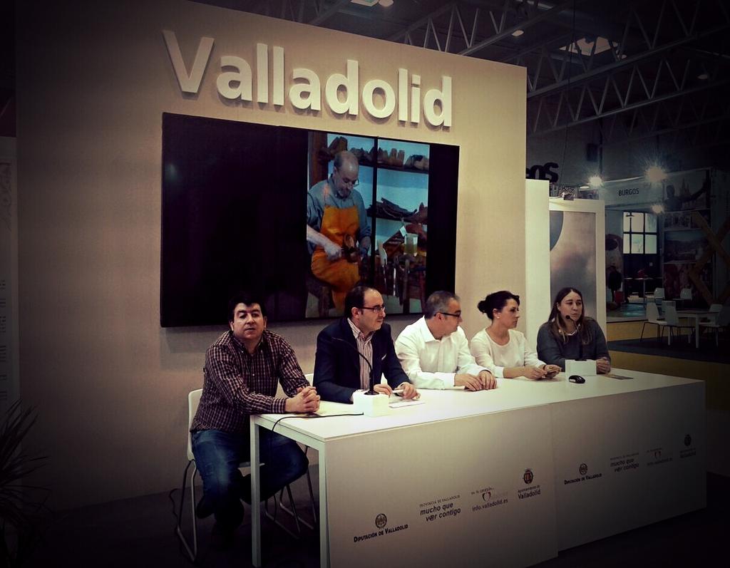 vibotsara's tweet photo. Nuestros representantes ayer en #Intur2014 dando a conocer la oferta turística y cultural de #VillalondeCampos http://t.co/CgH6MiHRX7
