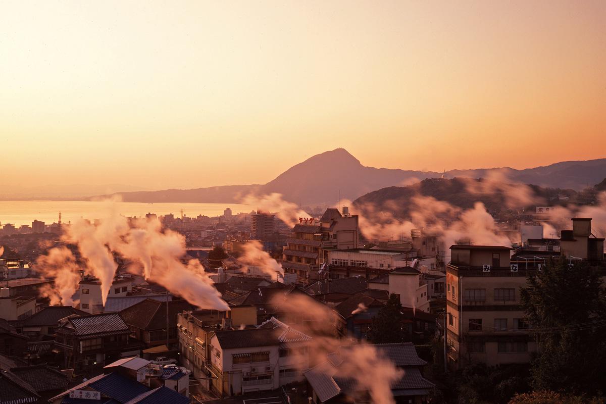 MetropolisJapan's tweet photo. #Beppu – The place to be during cold winter days! #onsenbathing http://t.co/5yQHzYVddO