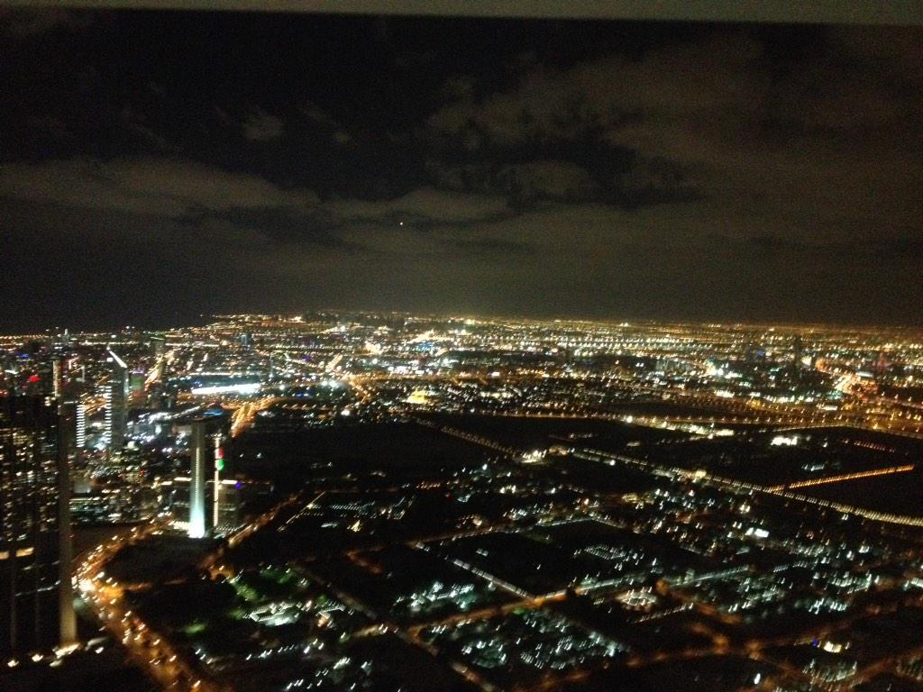 seeleyjordanm's tweet photo. View At The Top of Burj Khalifa... Having a blast in Dubai with the #iPodia Program. #EngineeringPlus #ViterbiAbroad http://t.co/rC20a6JA7t