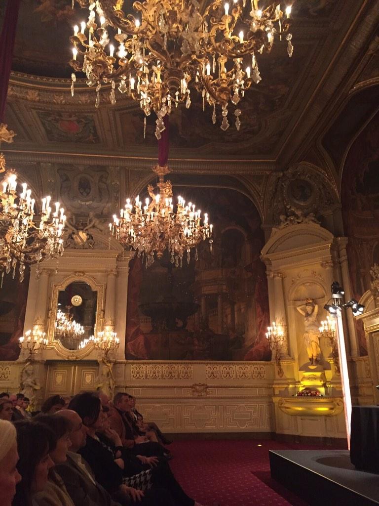 Was für eine Kulisse! Was für ein tolles Publikum! Und was für ein Thron! Danke!!! #LesungCasinoBadenBaden