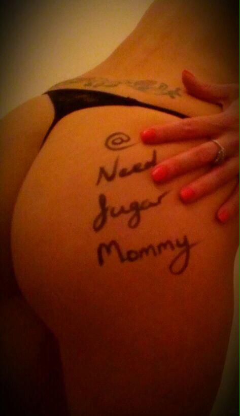 NeedSugarMommy's tweet photo. #ShoutOut to Rachel for the sexy #Fansigns! 😍😍😘 @Fiona35Milf http://t.co/tQMWLjZcDy