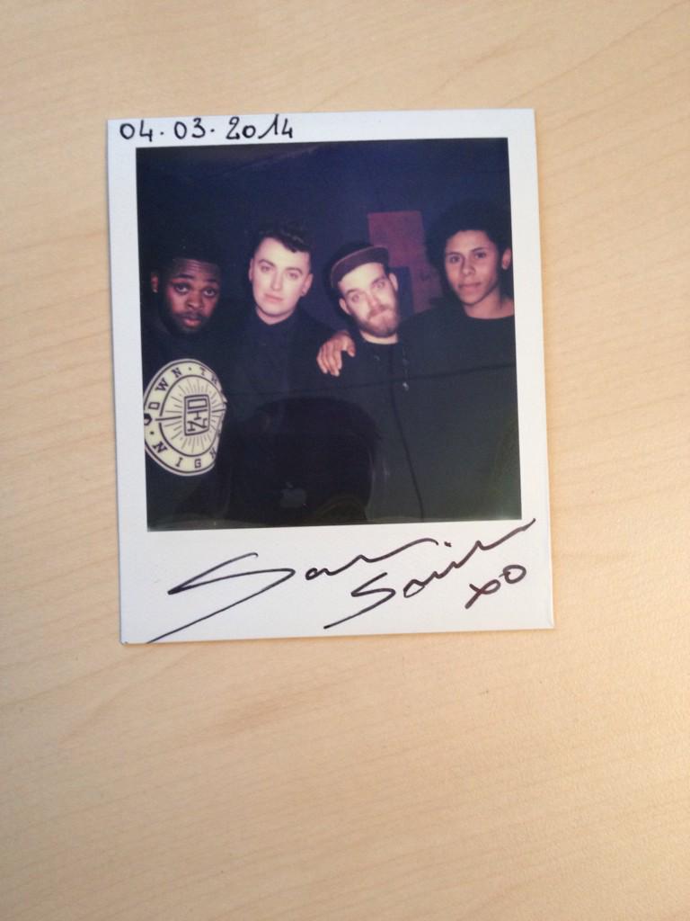 CapitolFR's tweet image. FL &amp;amp; RT ! C'est bientôt Noël ! Aujourd'hui gagnez le Polaroïd de @samsmithworld dédicacé ! FL &amp;amp; RT tirage auj 18H30