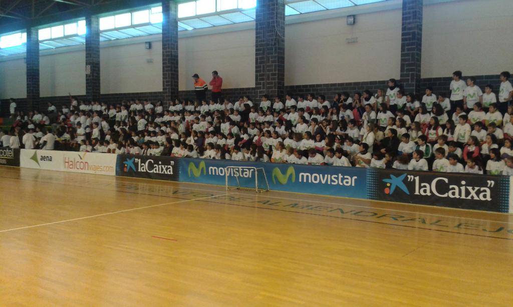 Almendralejo es una Fiesta con La Gira <a href="/movistar_es/">Movistar España</a> Megacrack. Hoy jugaremos con 800 escolares. #somosInter