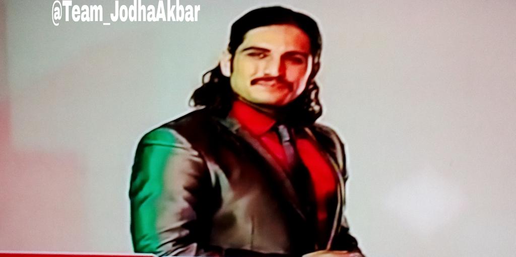 Team_JodhaAkbar's tweet photo. Pic- photoshoot of Akbar!!!! More pics coming soon! RT if u want to see them :) http://t.co/kLMJkiDhv5