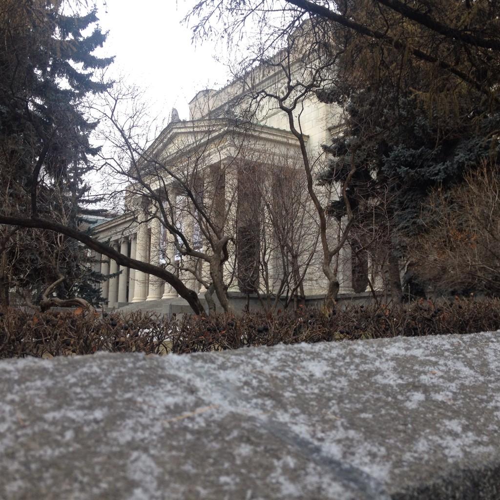 theartsmuseum's tweet photo. Не знаем, считается такой или нет, но на улице появился снег. http://t.co/cl8DFmcVqt