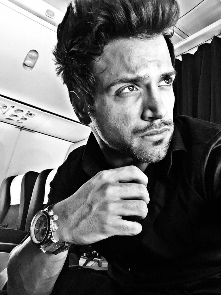 rithvikrd_'s tweet image. I nvr thought i would get addicted to selfies but thanks to @Vishal_singh786 i like this iphone personal photography