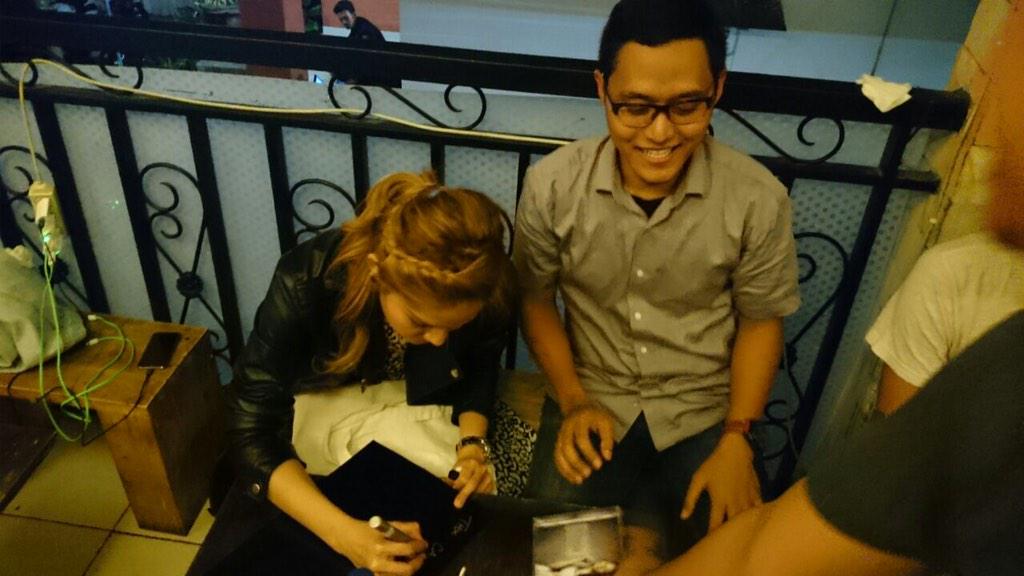 bluwh's tweet photo. Tiap ngobrol ngomongin masa2 susahny ngrintis ini pst netes air mata.ini blm apa2,jln msh pnjg.proud of you abi!smgt http://t.co/u41nAynxez