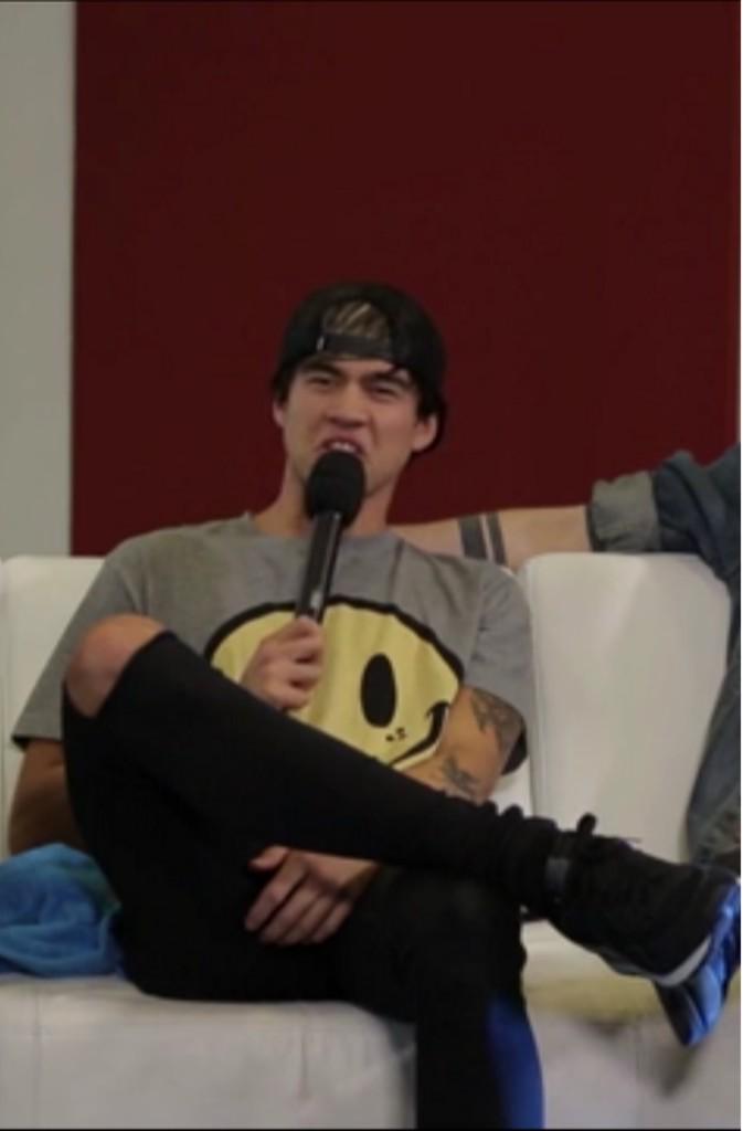 hemmingsgirlx7's tweet image. "Your first kiss experience"

TWO types of people 

Luke: "Magical"
Calum: "Awkward" 

#MTVStars 5SOS