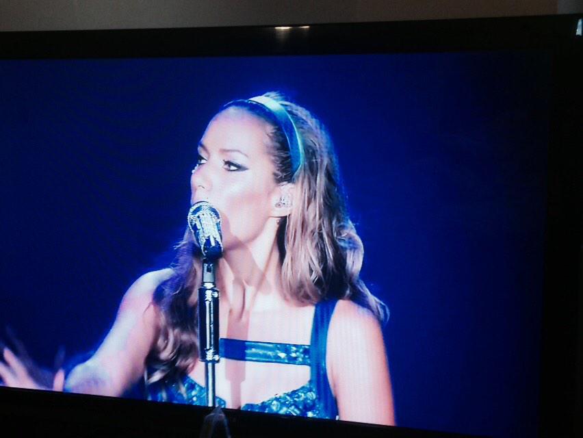 ArtificialBeto's tweet photo. The best way to wake up ! #thelabyrinthtour #cantbreathe @leonalewis http://t.co/7WXRtNrBE0