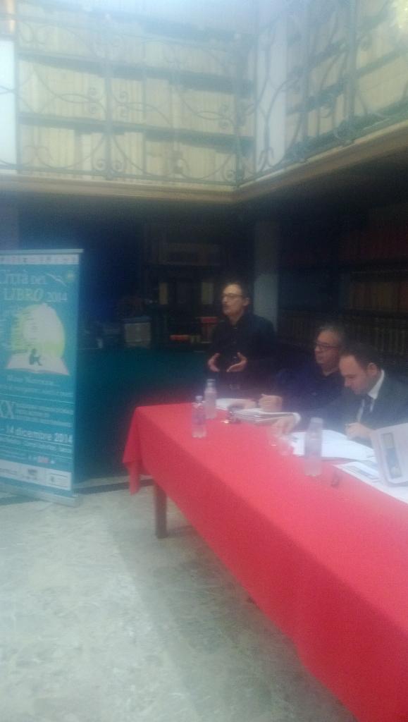 cittadellibro's tweet photo. Parla Roberto Quarta, direttore artistico dell'Ecologico Film Festival. http://t.co/rSKeJxe25Q