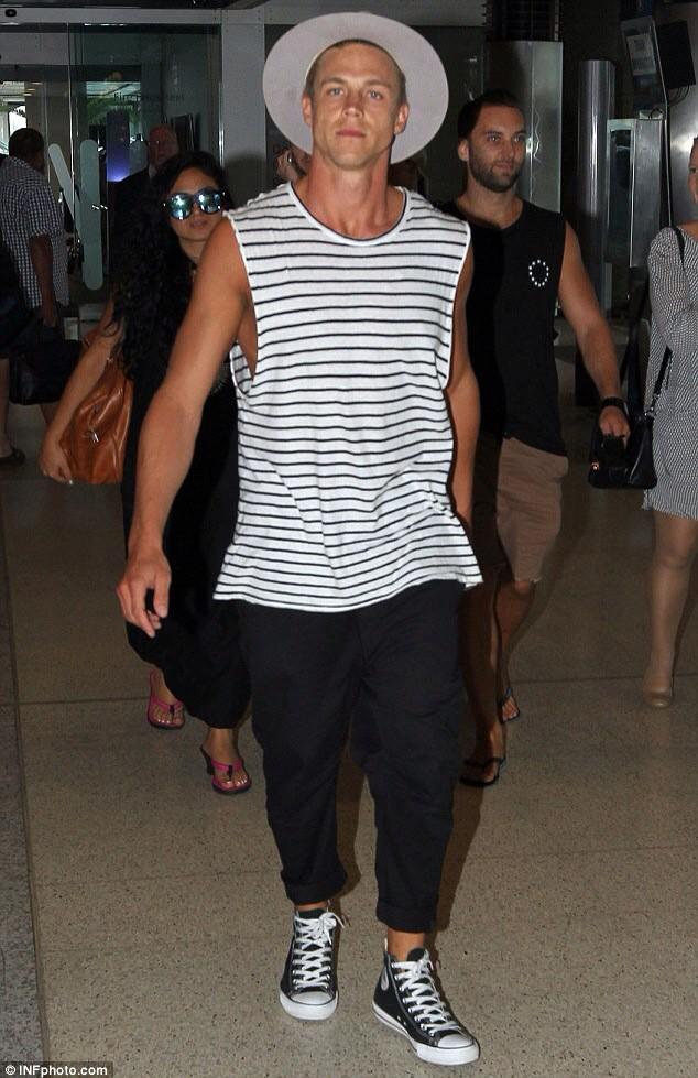 KyleFrench19's tweet photo. Anybody know where I can purchase this singlet that Ryan is wearing in this photo? #bbau @TeamRyanBBAUS @ryan_ginns http://t.co/NMI1TW1ClE