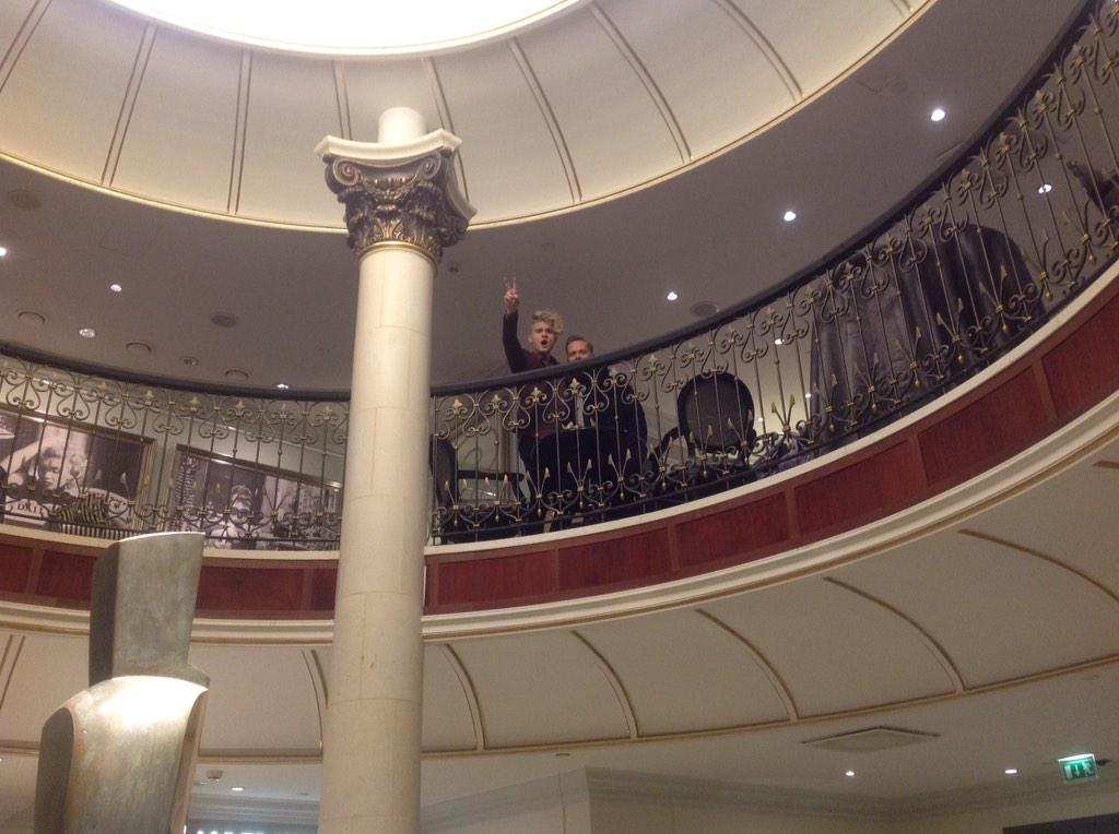 Tuliko <a href="/niclasbenjamin/">BENJAMIN</a> #linnanjatkot-rekvisiitan mukana, <a href="/jaakkoloikkanen/">Jaakko Loikkanen</a>? Bonuksena tänä vuonna myös <a href="/markokeranen/">Marko Keränen</a>?