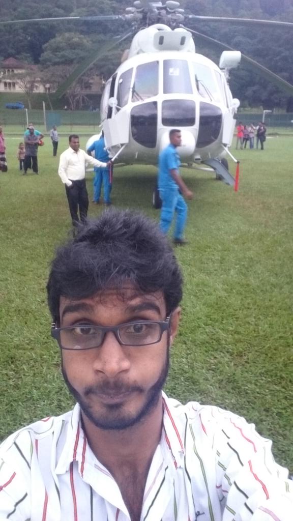 Rathgamaya's tweet photo. #Selfie time . #Now #UniversityGround #GonAthal :v http://t.co/XsERHJPAoa