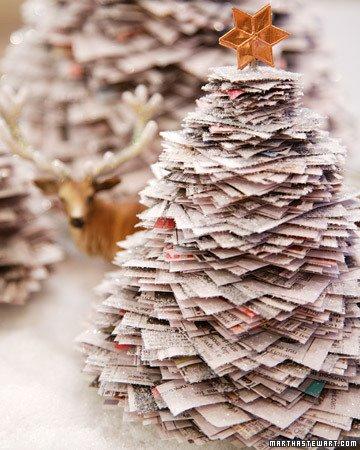 With the 1st of December here Christmas is around the corner! We love this Christmas tree made from recycled paper 🎄