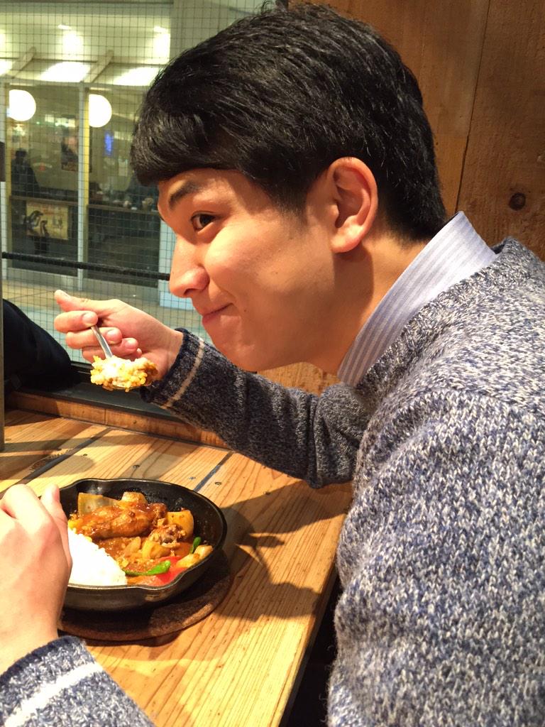 Katayama000's tweet photo. 今日はゼミ終わった���と、内ゼミ代表のバイト先のカレー屋さんに行ってきました。とても美味しかったです。そーいえば去年の入ゼミ面接のあとにこのカレー屋いったなあ。 http://t.co/W9cRGghBUS
