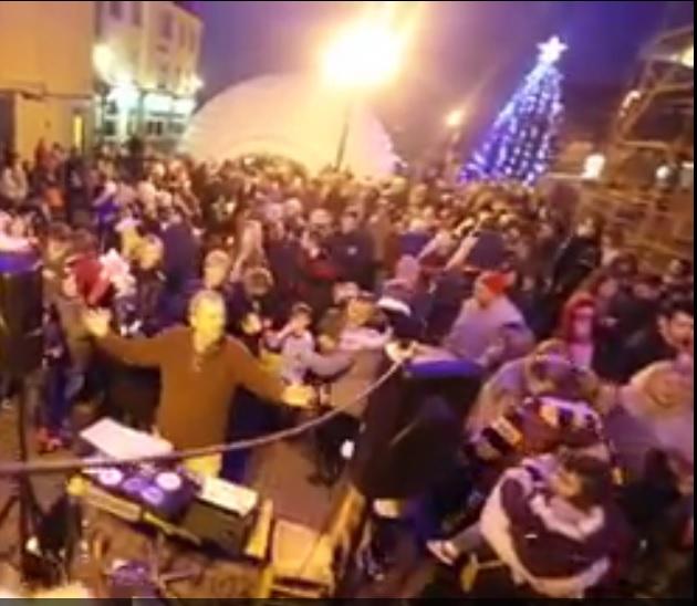 YewTourism's tweet photo. What a great afternoon in Youghal. Thanks to Santa for coming to make it extra special #LoveYoughal #LoveCork http://t.co/OYnA08K32n