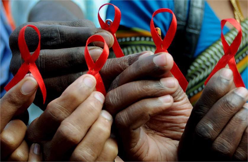 carlosmartinz's tweet photo. Hoy es el Día Mundial de la Lucha Contra el VIH y Sida 

Dile no a la discriminación 🙏 http://t.co/ou0Khe3P5o
