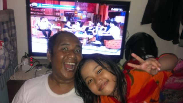 dyafee3's tweet photo. @netmediatama clue nya "CH" anak sm bpknya cemunguddd selfie #NETMiliuner _3 #NETMiliuner http://t.co/TVMRvvEpLr