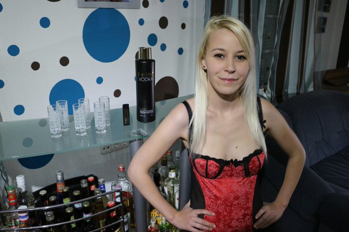 F&uuml;r jeden der f&uuml;r mich Votet erh&auml;lt von mir eine kleine &Uuml;berraschung via Post ;) http://t.co/mLTjLdaFkJ<a href="/tag/model"class="tags"><span>#model</span></a><a href="/tag/food"class="tags"><span>#food</span></a><a href="/tag/cocktails"class="tags"><span>#cocktails</span></a><a href="/tag/teen"class="tags"><span>#teen</span></a><a href="/tag/saturday"class="tags"><span>#saturday</span></a><a href="/tag/mdh"class="tags"><span>#mdh</span></a><a href="/tag/visitx"class="tags"><span>#visitx</span></a>