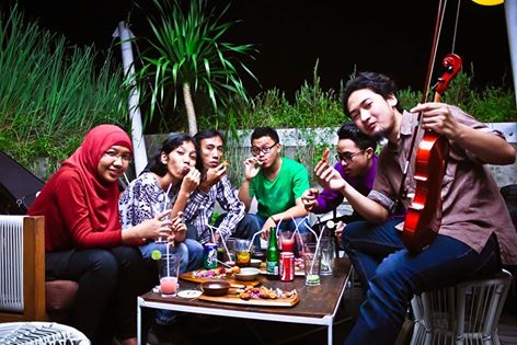 Biola_Tangerang's tweet photo. Jamming session on Awan Lounge, Kosenda Hotel-Jakarta http://t.co/cfdEPgIZck