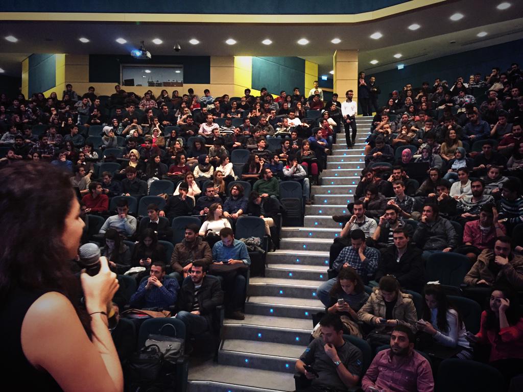 hakki_alkan's tweet image. Avcı sahnede #shiftdelete