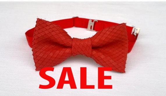 my_first_sister's tweet photo. #CyberMonday #BlackFriday #Sale #Bowtiesale ❤❤❤ ON SALE Red leather bow tie - snake like https://t.co/4auwGDPENU … http://t.co/clxzb5Z6pp