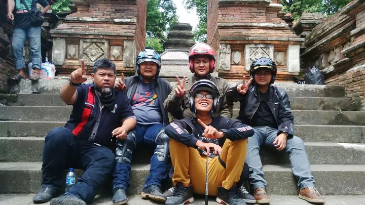 5 prospekan finish sesi pertama. Naik ke puncak makam utk ziarah ke makam Raja Yogyakarta. FULL SAFETY