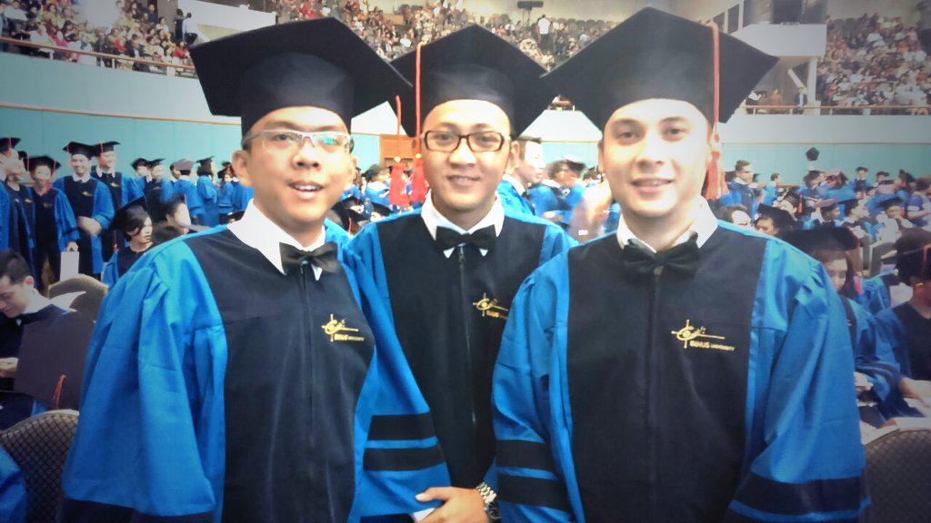 Ini cuma beda di lengan doang ada garis strip 2 #wisudaBinus51