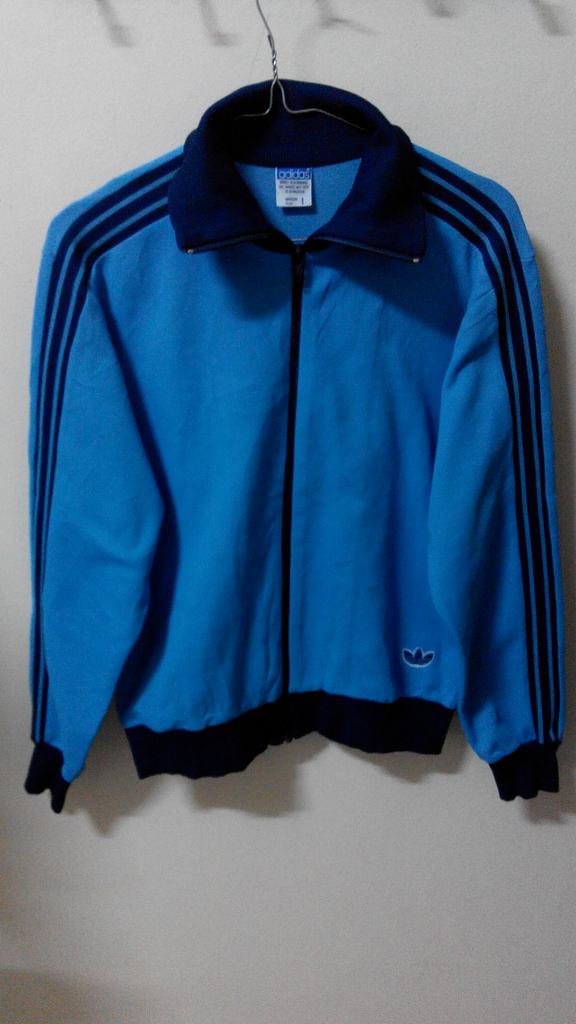 junaoctradha's tweet photo. Dijual jaket adidas descente west germany size fit m lokal second. Idr 220k. Cod semarang. @FS_80cs @InfoAdidas . http://t.co/431qE35jJi