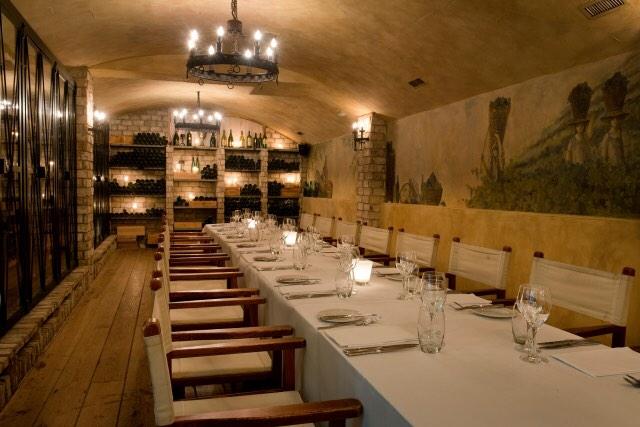 Ericwit's tweet image. Vanavond verzorgen we een mooie champagneproeverij in de prachtige wijnkelder van restaurant De Veranda in Amsterdam.