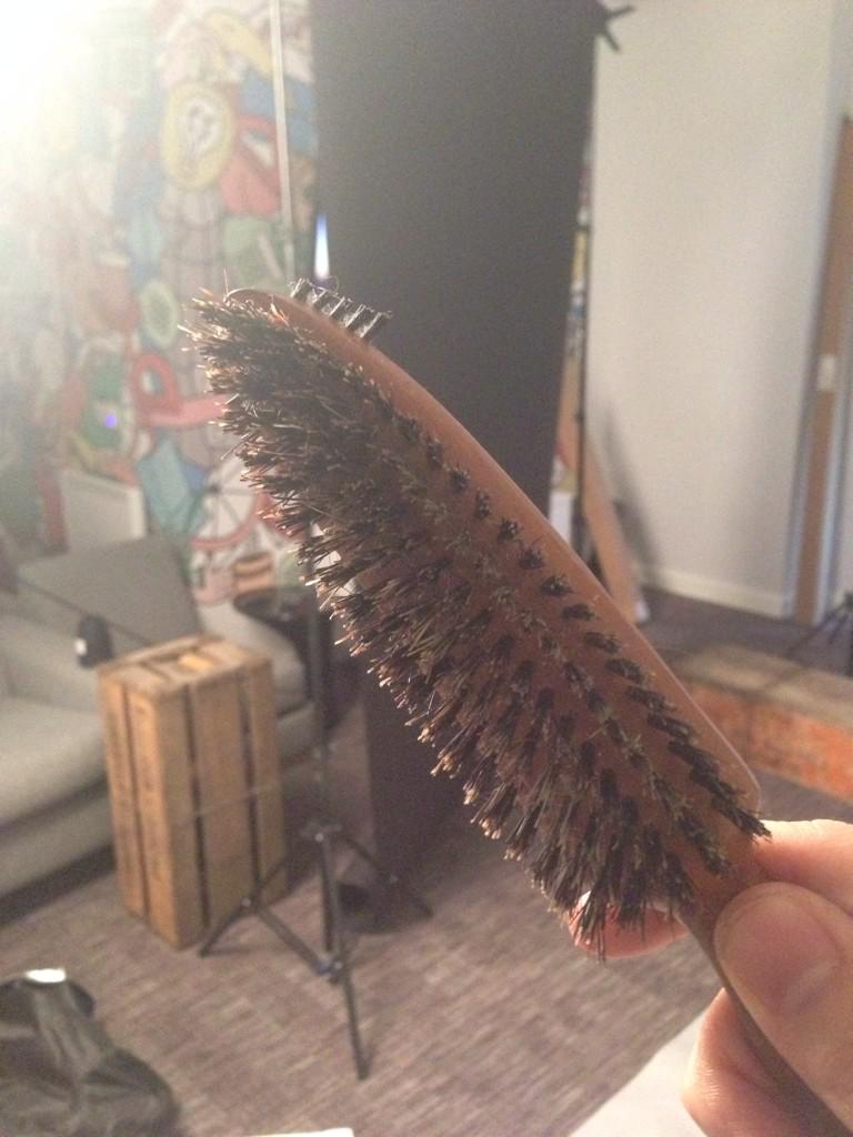 formmania's tweet image. I bought this brush 5years ago in Japan. My fab brush. Everyone can buy london now.#sessionkit #japanese #brushes