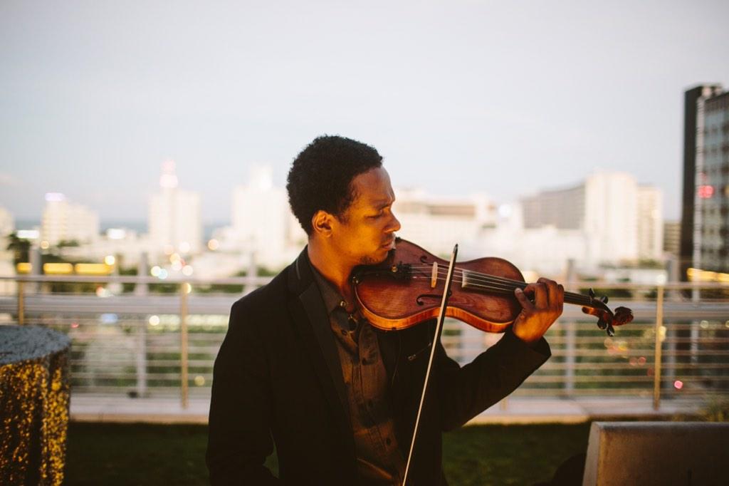 LuxeFete's tweet photo. Simplicity is art. Music moves the soul and transports guests to another time & place. #EventWisdom http://t.co/a4oNMd1Vw0
