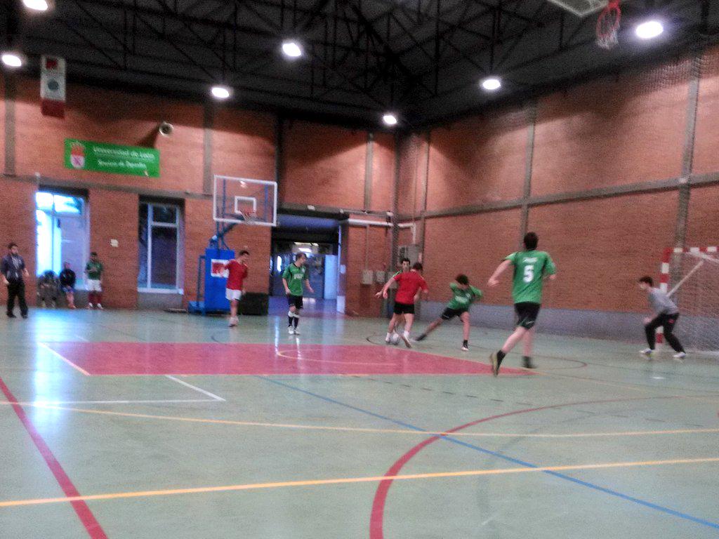RJuergaOficial's tweet photo. Final del partido!! Insistía el rival cuando el árbitro pita el final. 5-2 http://t.co/BMWrJDqnln