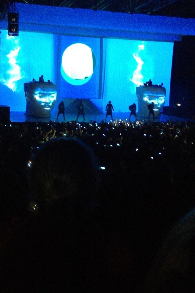 sarah_bep's tweet photo. One year ago i was in Paris for the first day of #willpowertour ... ❤️ @iamwill http://t.co/5sDFrpaQwa