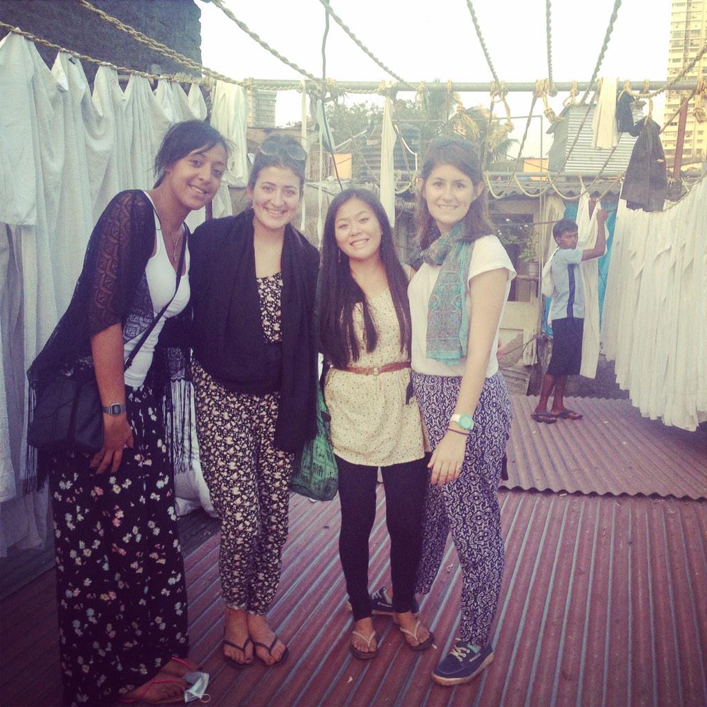 KimGregory_'s tweet photo. Washing laundry #india Girls on there travels 👍😘 http://t.co/omx6Js6pKG