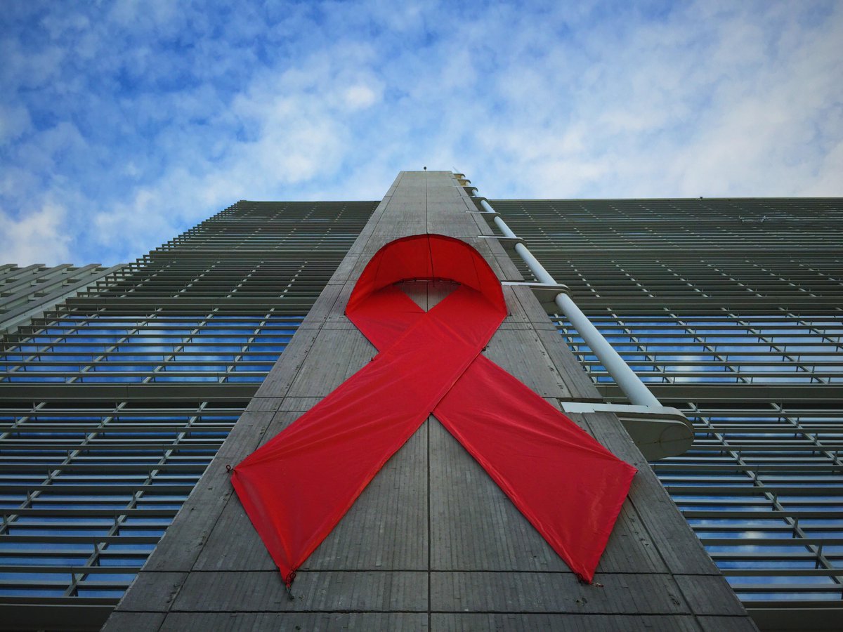 WorldBankGroup's tweet photo. What lessons from the #AIDS response apply to the current #Ebola crisis? http://t.co/9FcRkYAwCD  #WAD2014 http://t.co/3KFzzxke7i