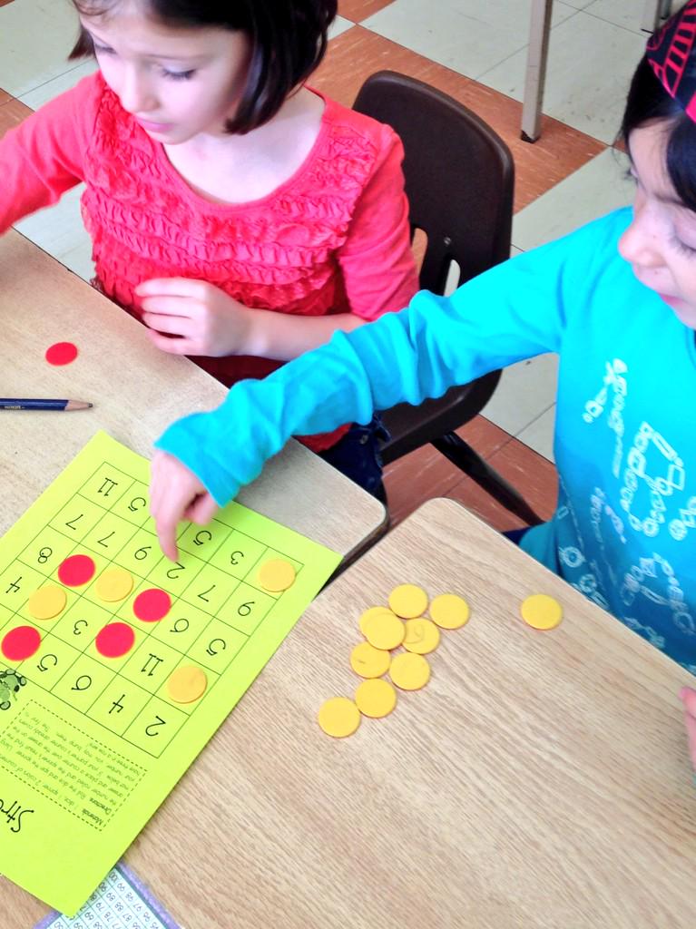 MrsShonasClass's tweet image. Strategy spinner games are a great way to practice mental math #double #neardoubles #factsto18 #gr1 @orioleparkjps