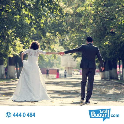 Gidiyor düğün alayı, sırada var balayı!