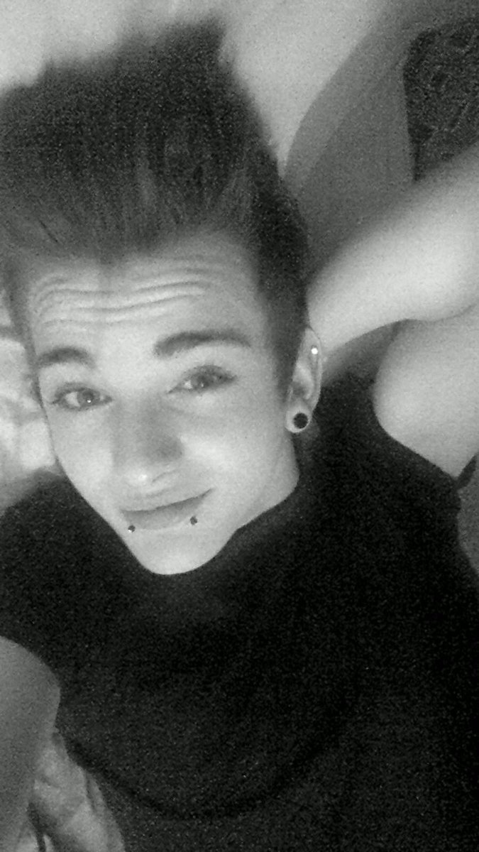 JoshRainboworca's tweet photo. love my short hair not gunna lie http://t.co/7Vyeo8BKBJ
