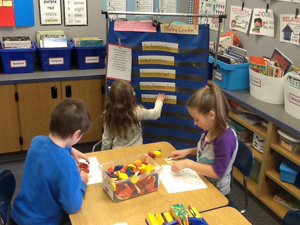 MrsWalsh117's tweet photo. Looks like we are back into the swing of things. Students busy at centers at reading group time!  @ikepride @usd207 http://t.co/UTUGIN22QY
