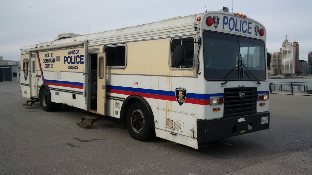 WindsorPolice's tweet image. The new #mobilecommandpost will replace this 1989 bus.
