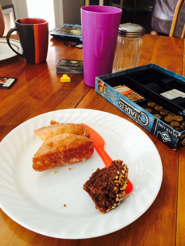 KennaMcclare's tweet photo. Citadels and donuts. Could there be a better morning? #gamer #tabletop #BreakfastOfChampions http://t.co/W39NrJG2rF