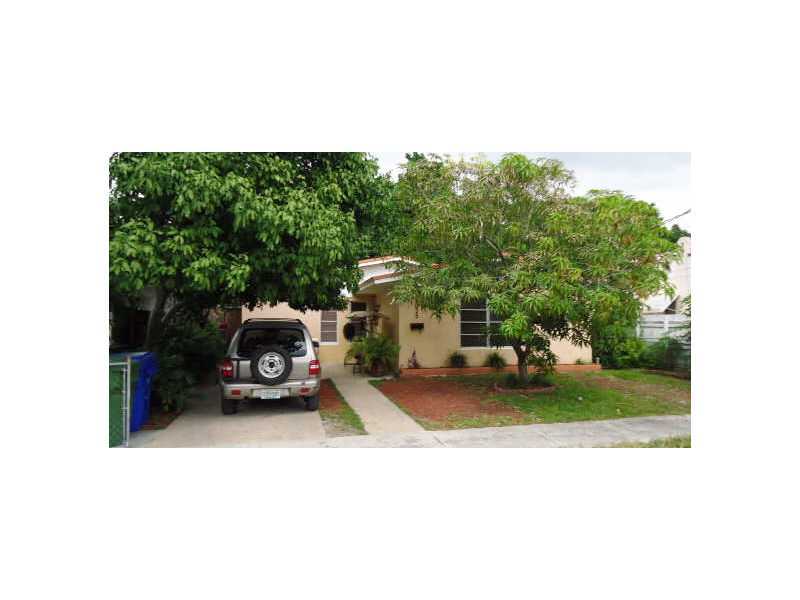 HuntMyHouse's tweet photo. Great location, starter home.
Great house to renovate and resale or live in it.
Please Contact  gcmovesfl@gmail.com http://t.co/dhYZBlzEGb
