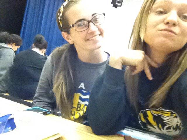 TiffaniBreAnnn's tweet photo. "@MarieMedcalf: Lunch time selfie😻😘 #wecoolaf @morgengann22 http://t.co/TgiaELCRtL". My pretty girls(: