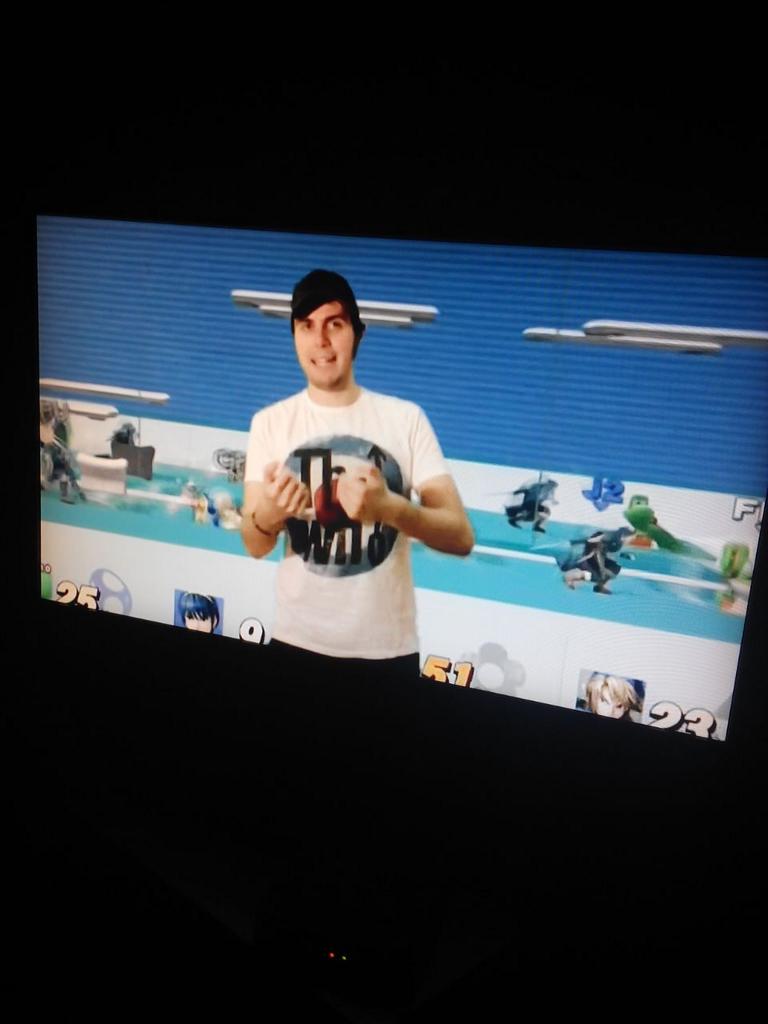 ElRincondeCore's tweet photo. Analizando Smash Bros Wii U en @Oviedo10TV ! http://t.co/3GNt7jVDKI