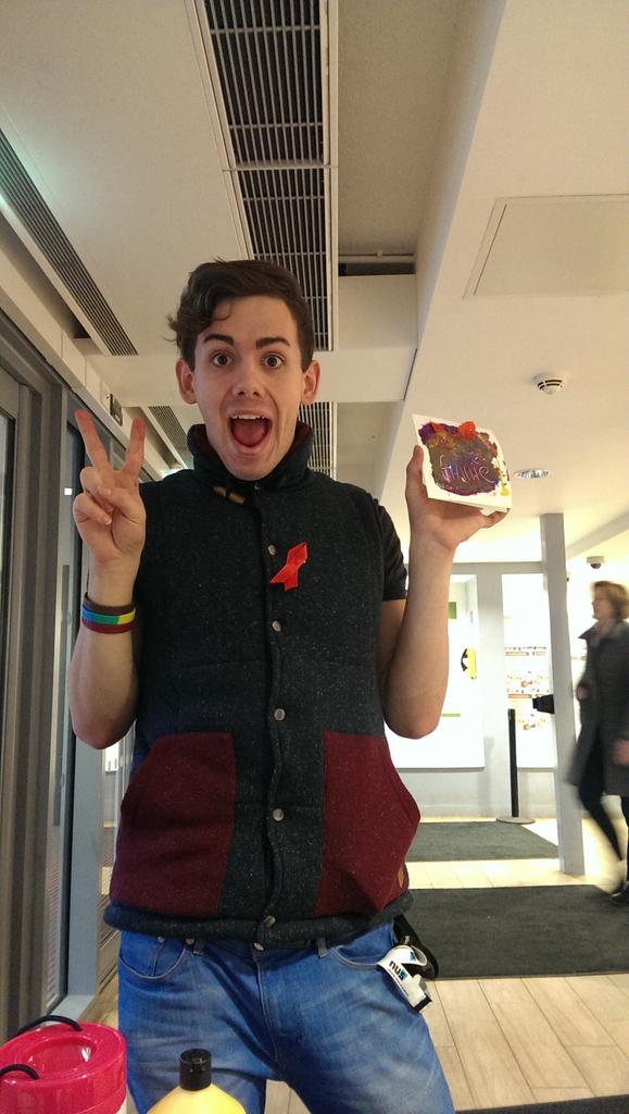 KeeleAliceSoc's tweet photo. Today was the first day of our #xmascardathon and it was fab! Here's @sabjsamuel modelling his beautiful creation :) http://t.co/Xg38XmsQhB
