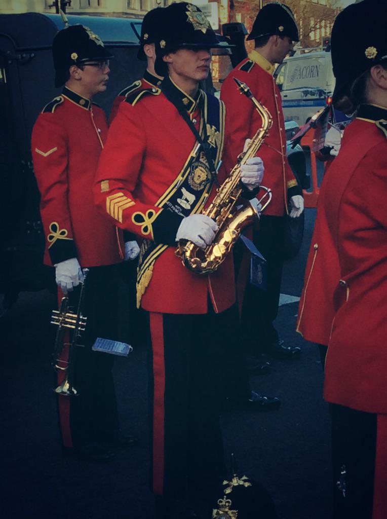 brentwood_band's tweet image. Drum-Major Swailes demos his versatility by playing sax (he can play trumpet too) #SkilledOperator #MusicForAll