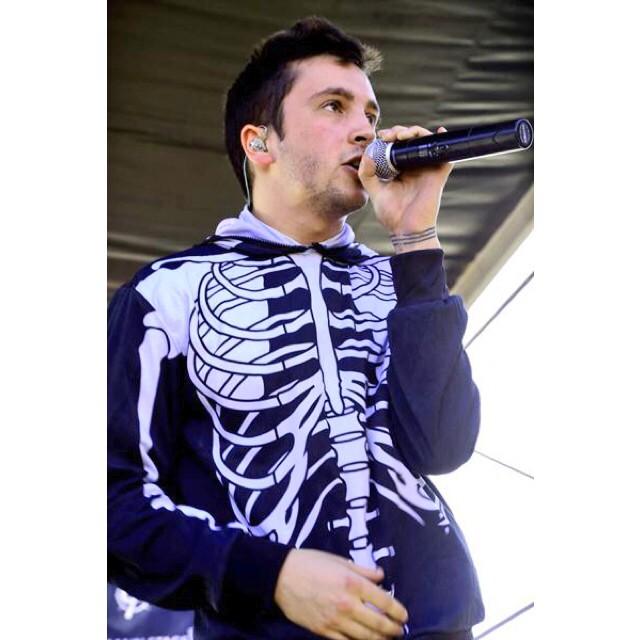 Happy birthday to my savior and lyrical genius Tyler Joseph enjoy your day|-/ 