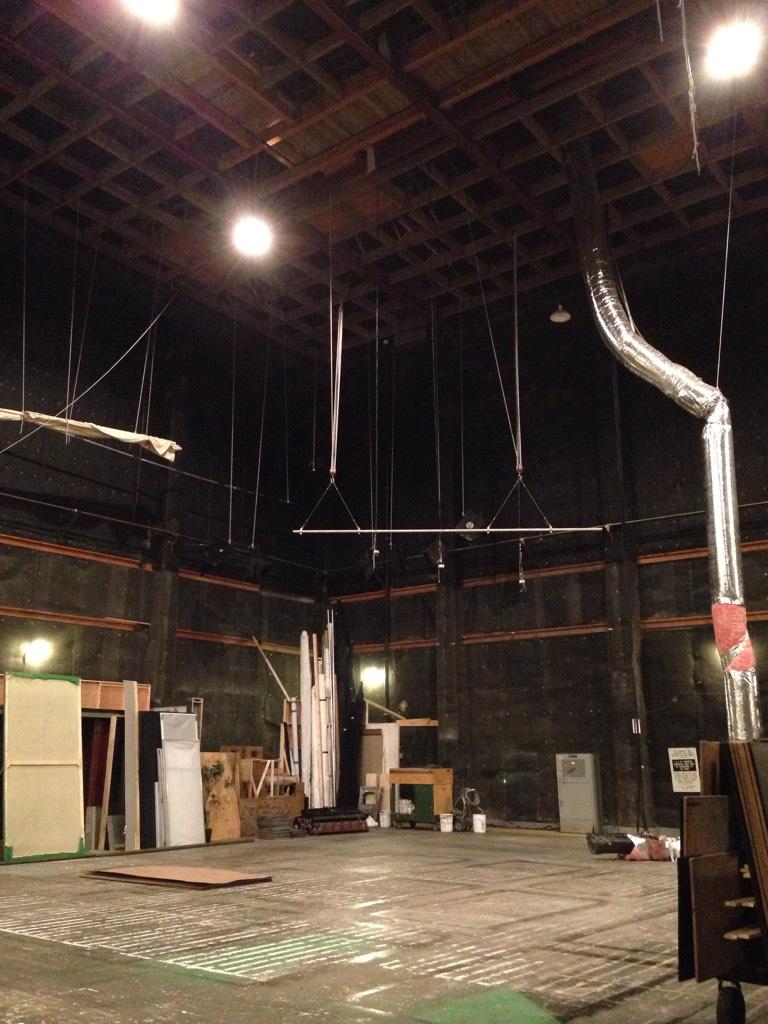 7x09 "LAST ACTION HERO" post-ep bts pics & tweets B3ygYOYCQAAl1uU