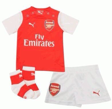 Essentialsport_'s tweet photo. #Arsenal #christmasspecials mini and baby kits all available at low prices.. Grab a bargain.. Mini £35.00 baby £32.00 http://t.co/h3jO1DCXdY
